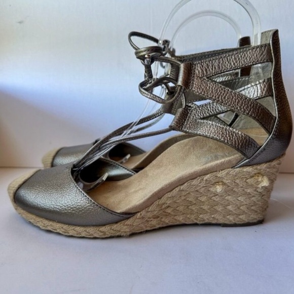Vionic Gray Cream Calypso Wedge Sandals with Modern T-Strap - Picture 9 of 14